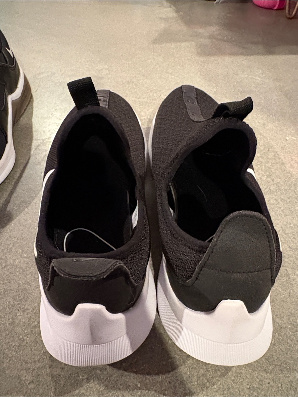 2 PAIR OF NIKE SHOES ✨ - Picture 8 of 11